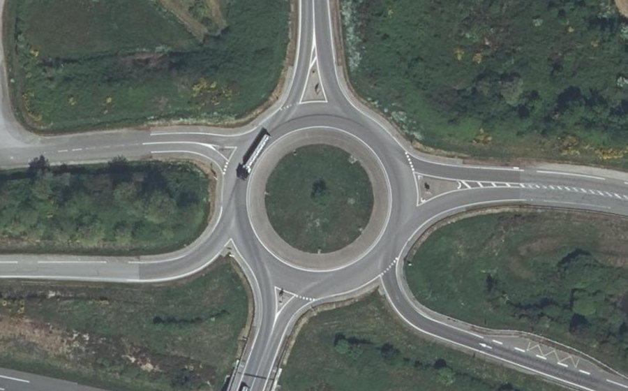 Vue aérienne du Rond-point anonyme n°38589684