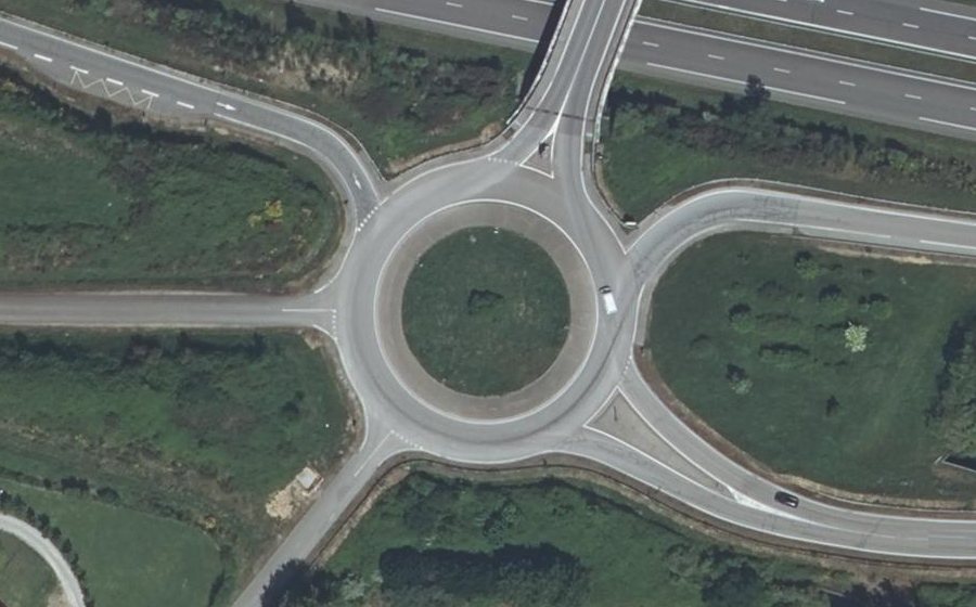 Vue aérienne du Rond-point anonyme n°38589689