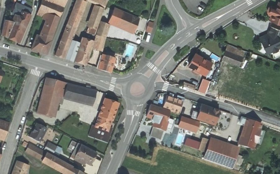 Vue aérienne du Rond-point anonyme n°38593801