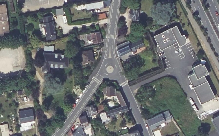 Vue aérienne du Rond-point anonyme n°38624828