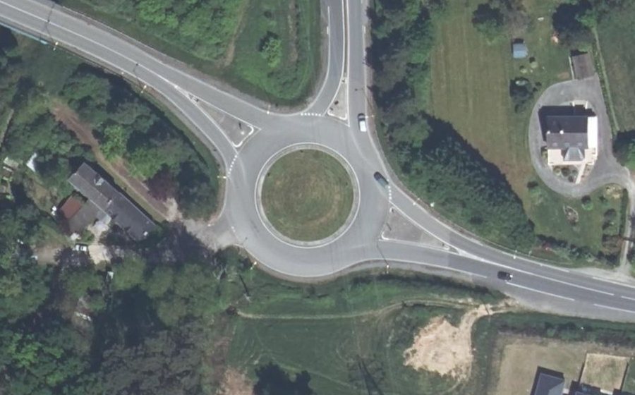 Vue aérienne du Rond-point anonyme n°38630103