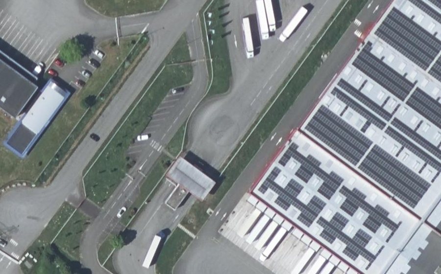 Vue aérienne du Rond-point anonyme n°386370802