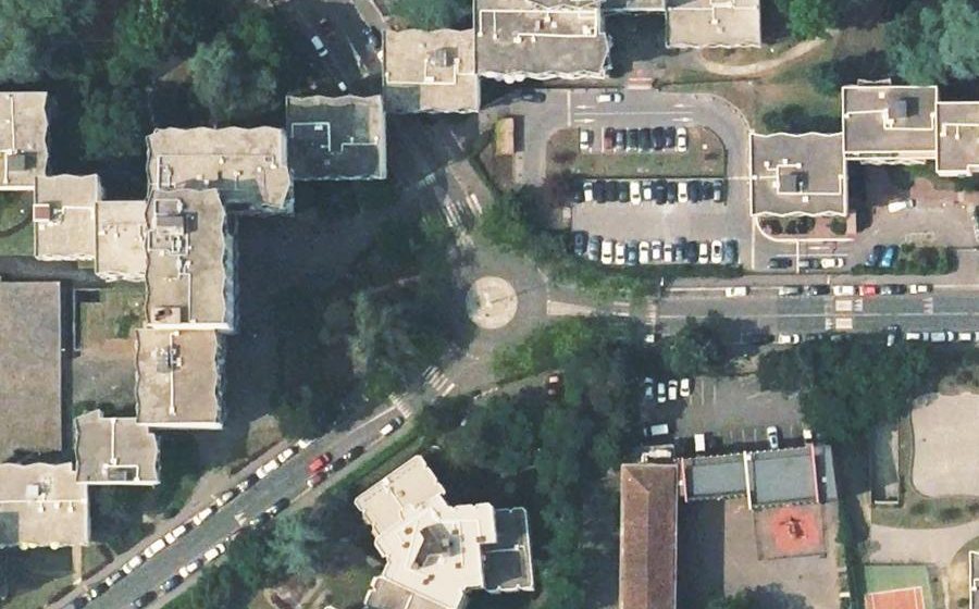 Vue aérienne du Rond-point anonyme n°386509770