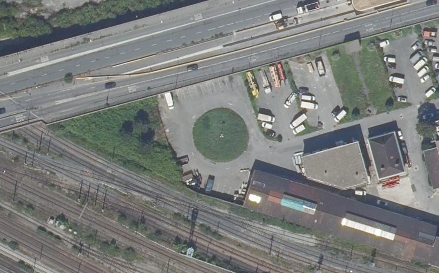 Vue aérienne du Rond-point anonyme n°386524780