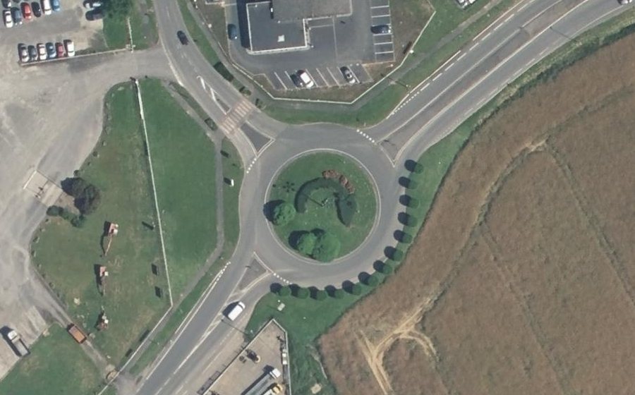 Vue aérienne du Rond-point anonyme n°38655721