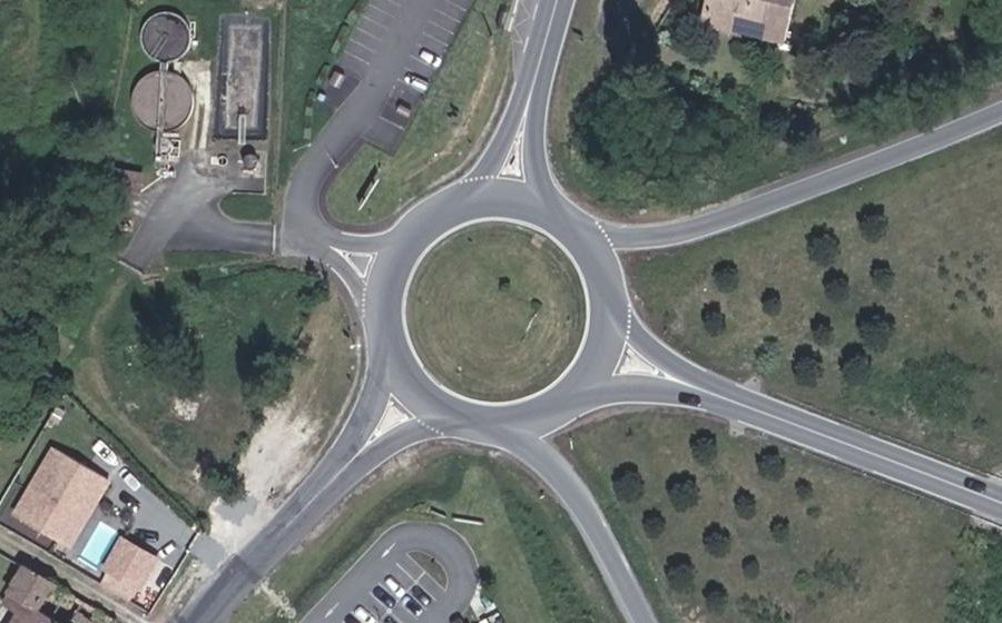 Vue aérienne du Rond-point anonyme n°38658330