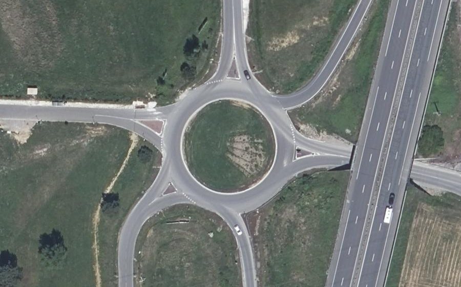 Vue aérienne du Rond-point anonyme n°38658331