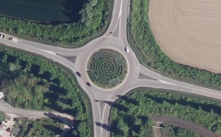 Vue aérienne du Rond-point anonyme n°38665614