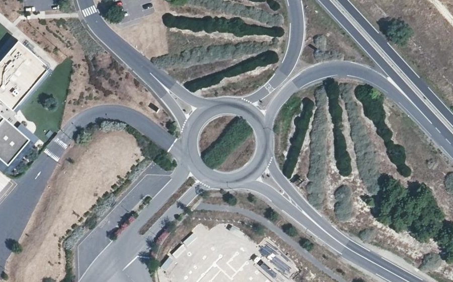 Vue aérienne du Rond-point anonyme n°38668414