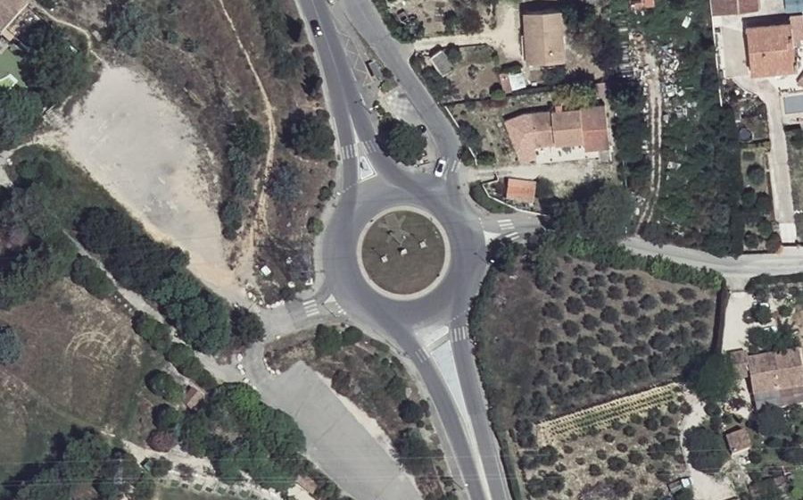 Vue aérienne du Rond-point anonyme n°38668474