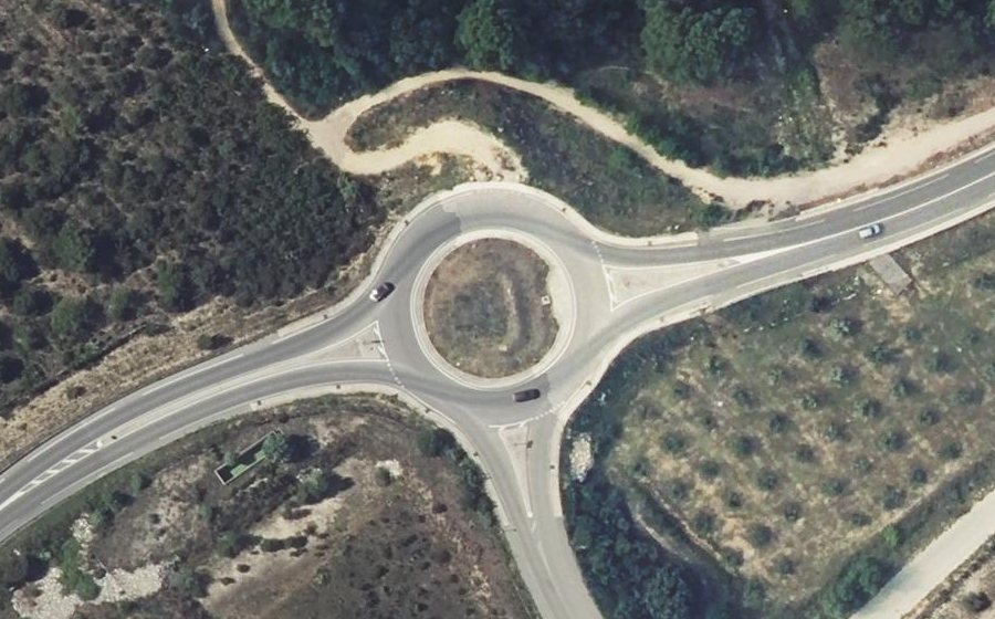 Vue aérienne du Rond-point anonyme n°386715907