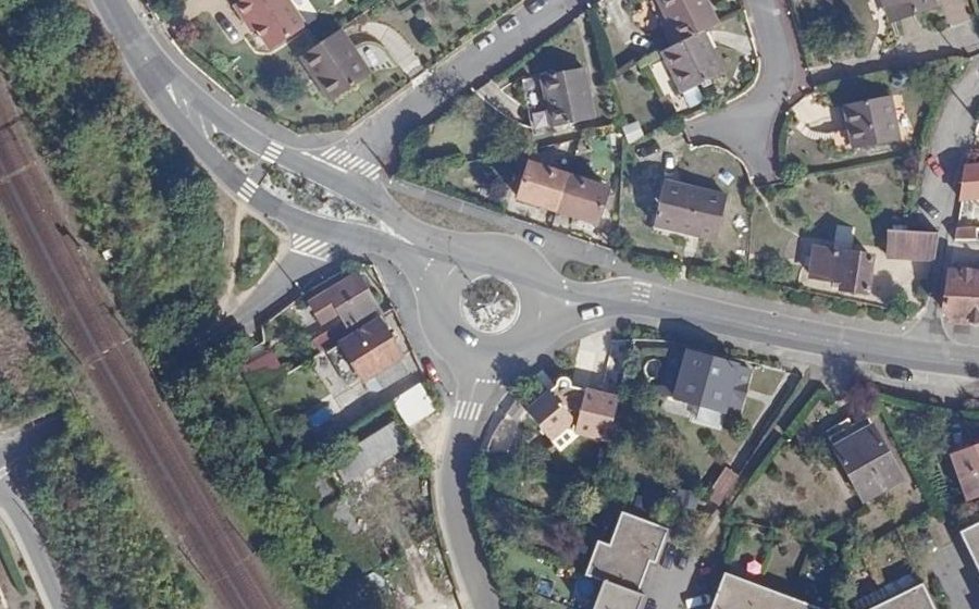 Vue aérienne du Rond-point anonyme n°38676986