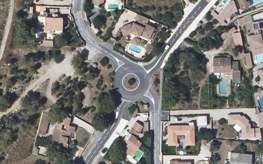 Vue aérienne du Rond-point anonyme n°38677460