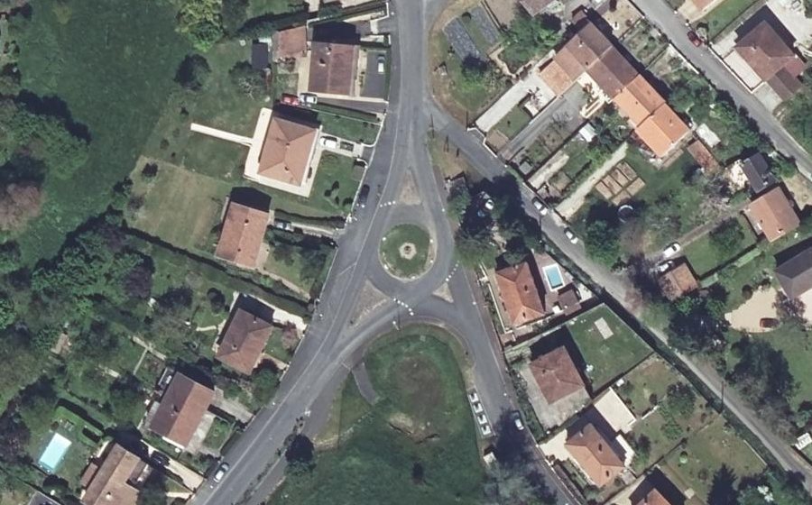 Vue aérienne du Rond-point anonyme n°38684389