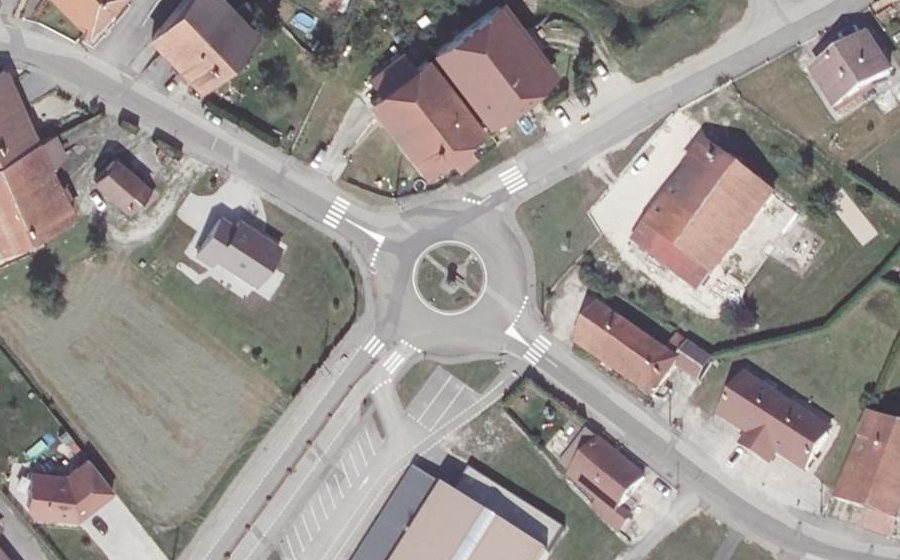 Vue aérienne du Rond-point anonyme n°38690818