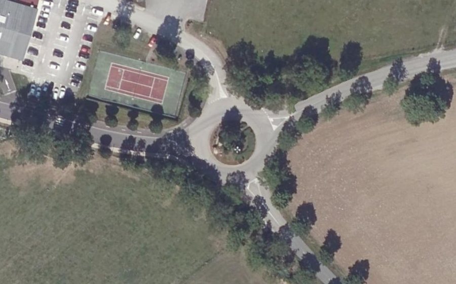 Vue aérienne du Rond-point anonyme n°38691177
