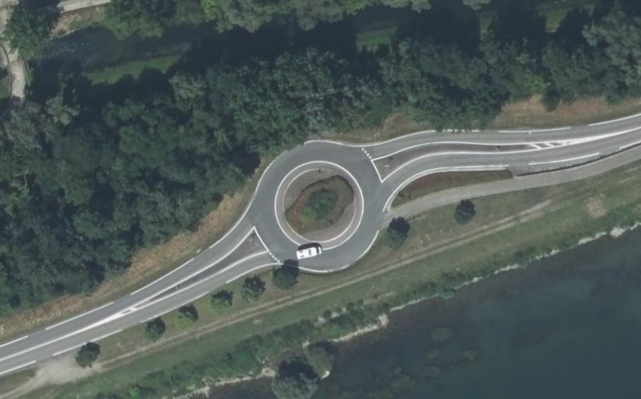 Vue aérienne du Rond-point anonyme n°38691229