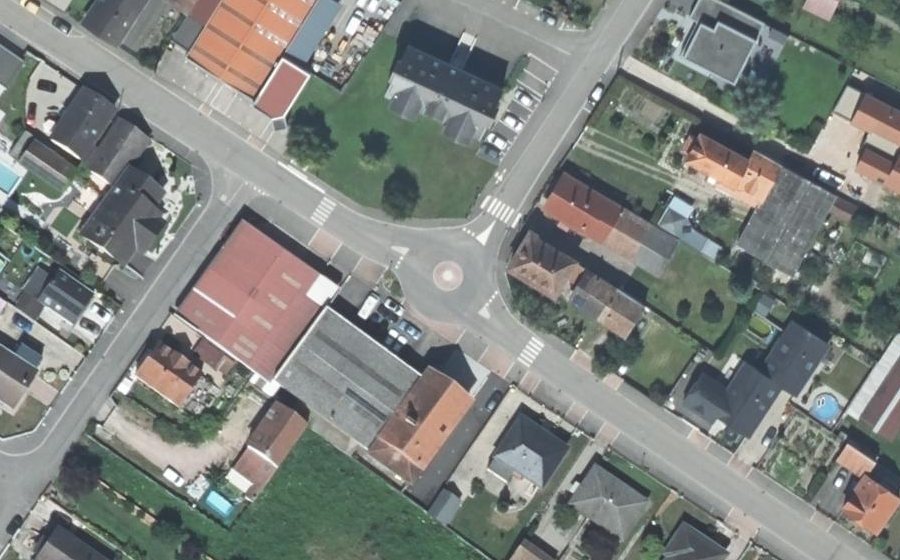Vue aérienne du Rond-point anonyme n°38691787