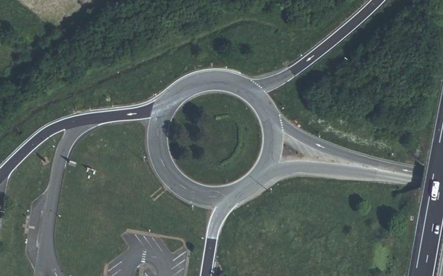 Vue aérienne du Rond-point anonyme n°38704822