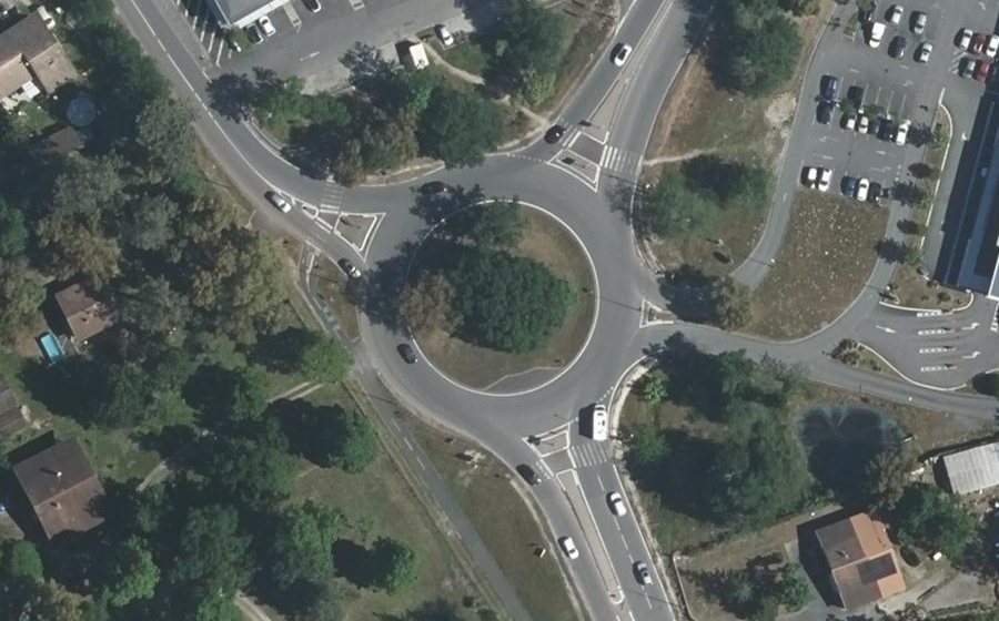 Vue aérienne du Rond-point anonyme n°38715816