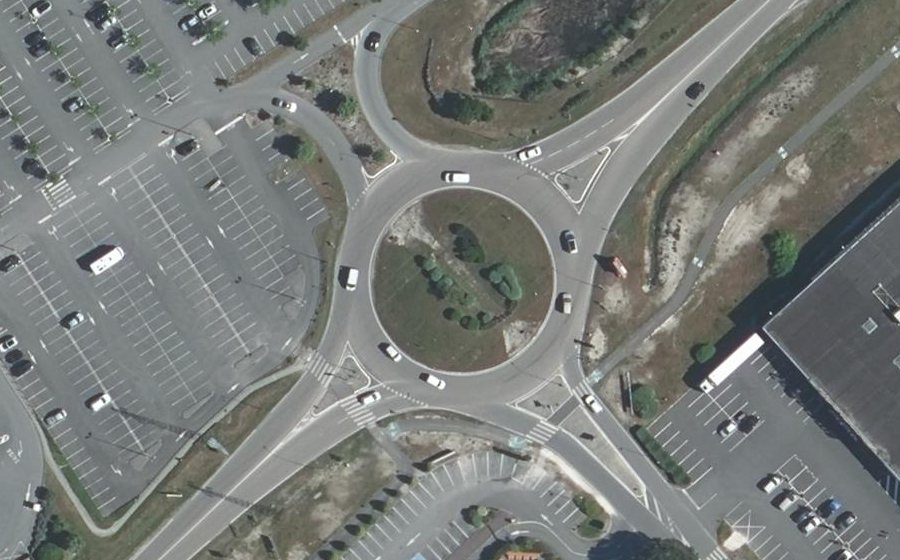 Vue aérienne du Rond-point anonyme n°38715817