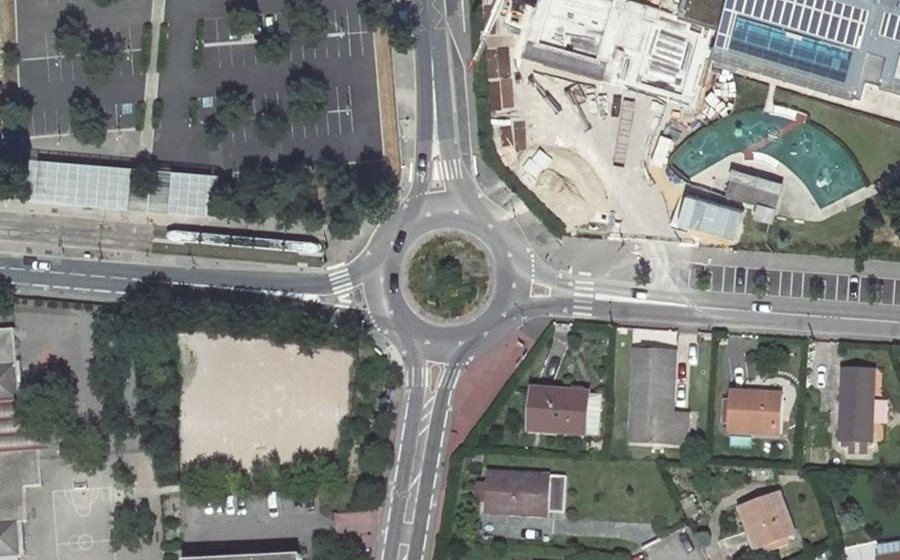 Vue aérienne du Rond-point anonyme n°387183829