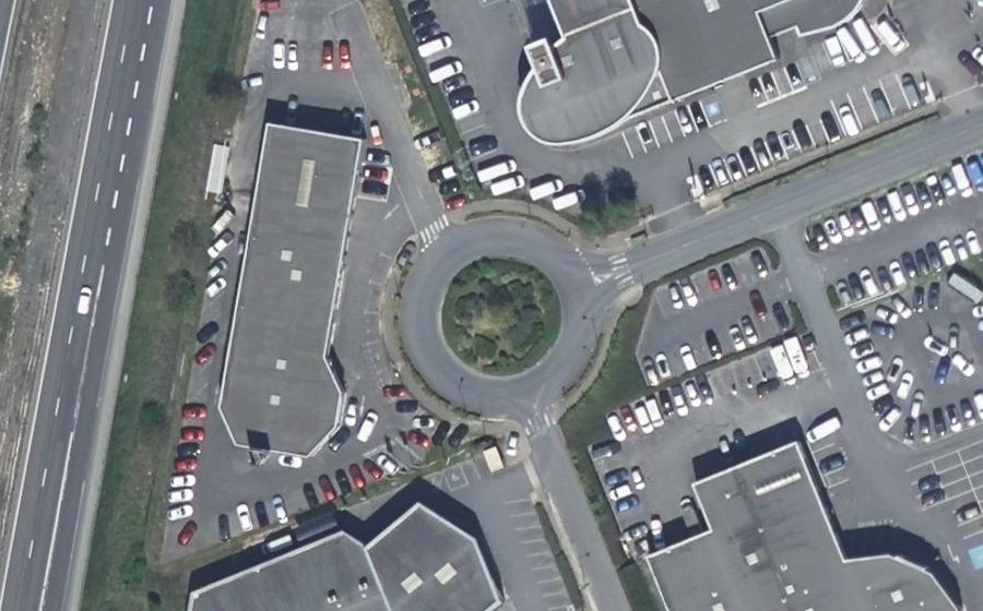 Vue aérienne du Rond-point anonyme n°38718522