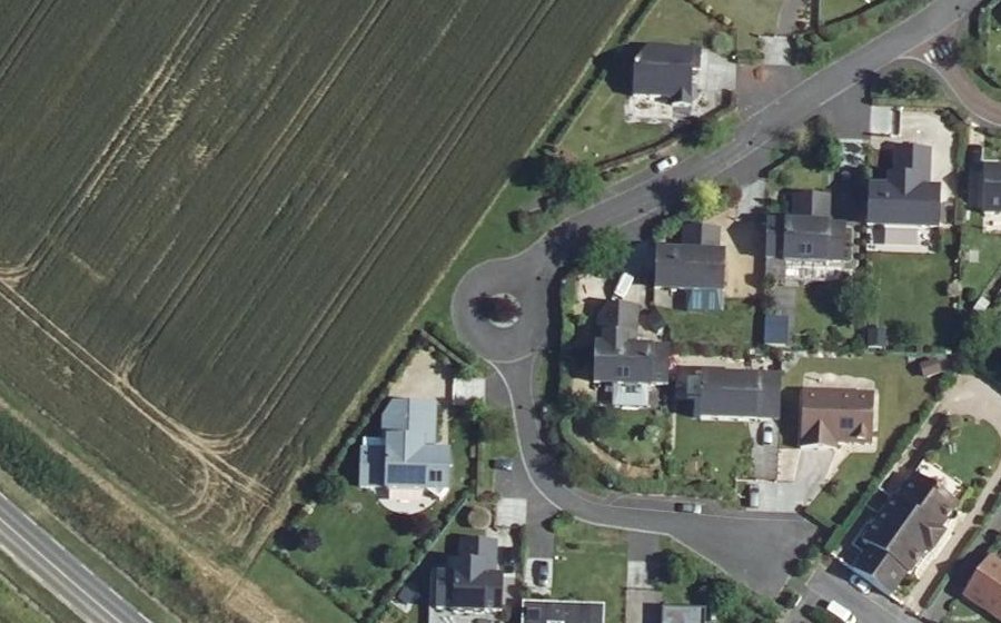 Vue aérienne du Rond-point anonyme n°38718733