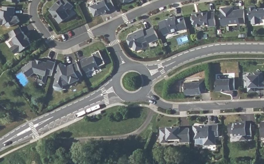 Vue aérienne du Rond-point anonyme n°38731916
