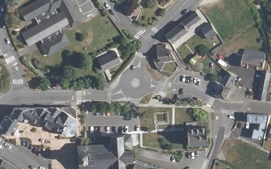 Vue aérienne du Rond-point anonyme n°38732295