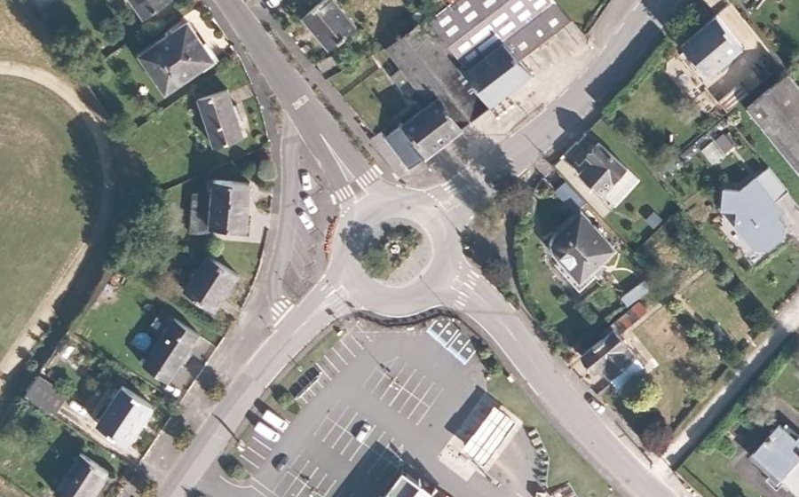 Vue aérienne du Rond-point anonyme n°38741671