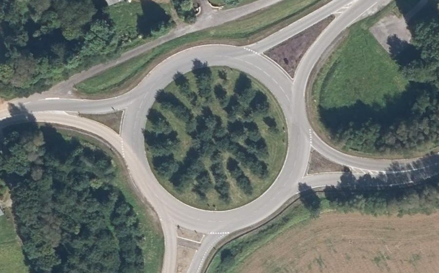 Vue aérienne du Rond-point anonyme n°38742225