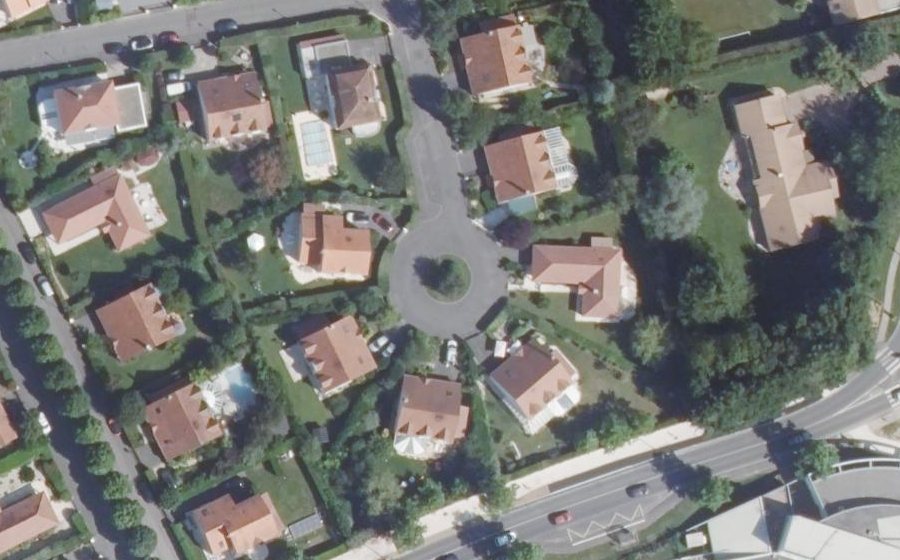 Vue aérienne du Rond-point anonyme n°38748539