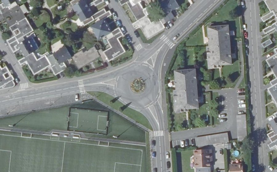Vue aérienne du Rond-point anonyme n°38749990