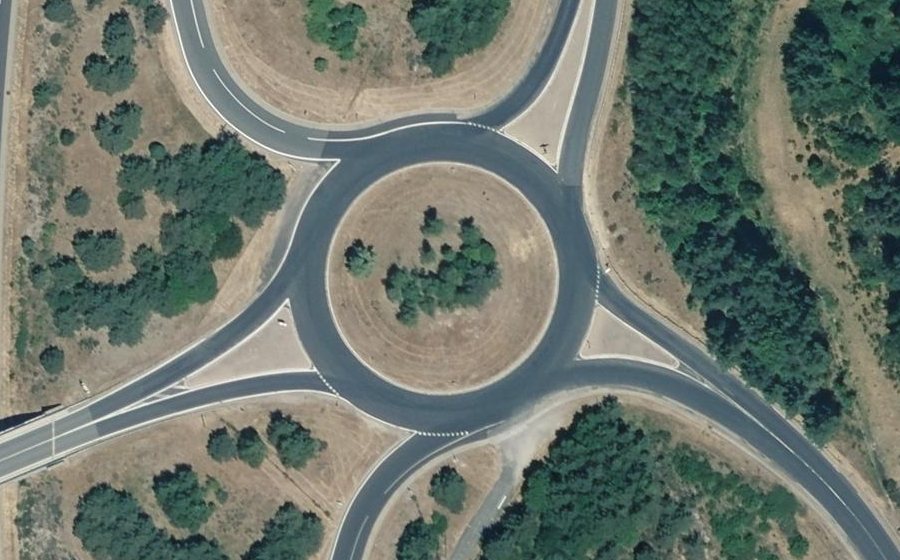 Vue aérienne du Rond-point anonyme n°38750946