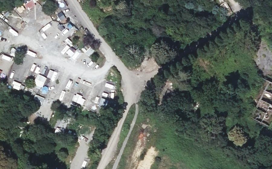 Vue aérienne du Rond-point anonyme n°38753949