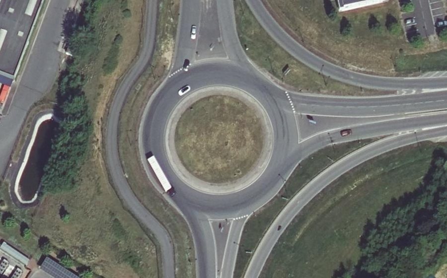 Vue aérienne du Rond-point anonyme n°38758222
