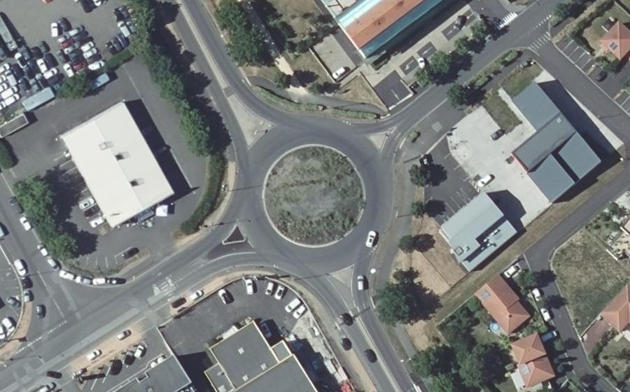 Vue aérienne du Rond-point anonyme n°38759093