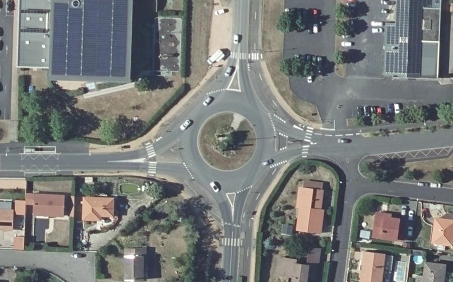 Vue aérienne du Rond-point anonyme n°38759102
