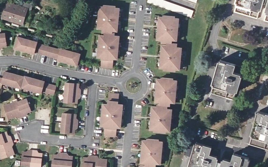 Vue aérienne du Rond-point anonyme n°38759553
