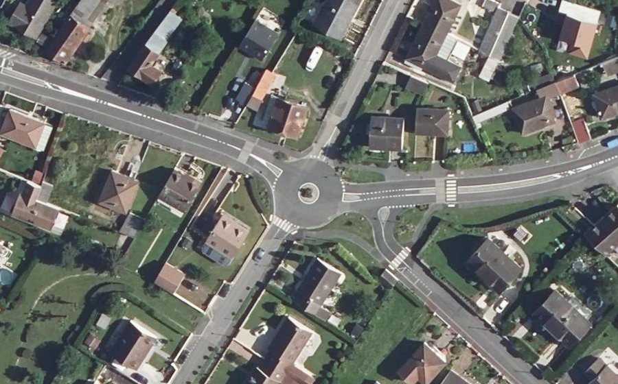 Vue aérienne du Rond-point anonyme n°38764065