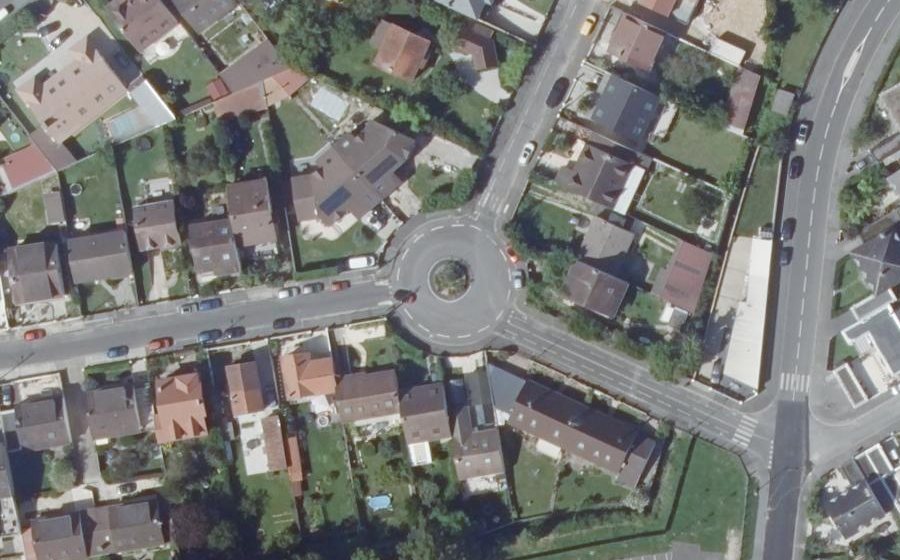Vue aérienne du Rond-point anonyme n°38766819