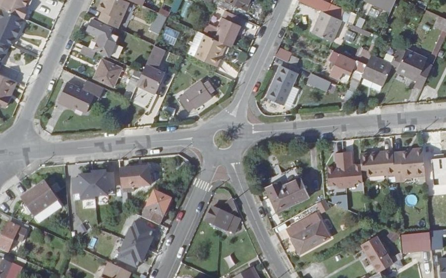 Vue aérienne du Rond-point anonyme n°38772153
