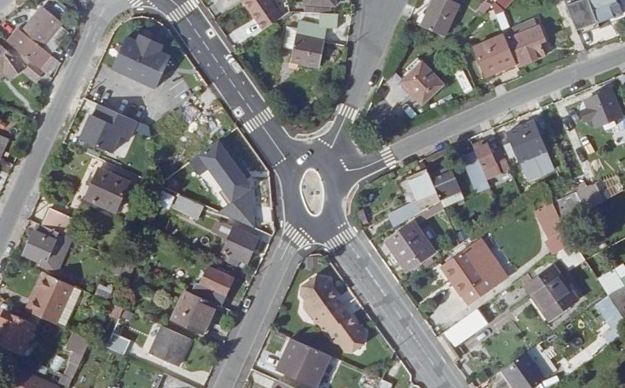 Vue aérienne du Rond-point anonyme n°38772880