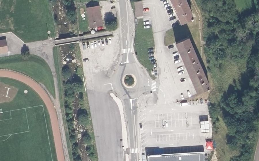 Vue aérienne du Rond-point anonyme n°387801701