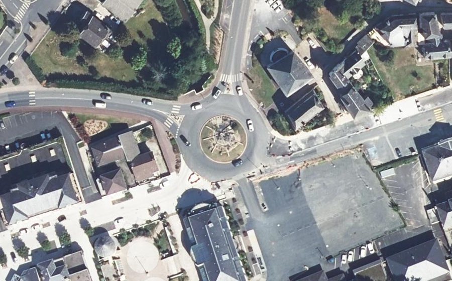 Vue aérienne du Rond-point anonyme n°38780663