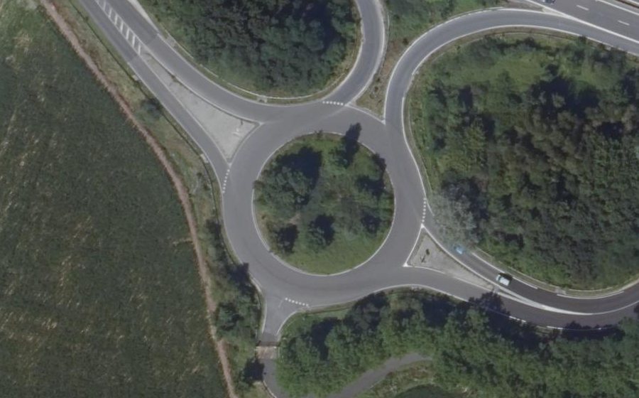 Vue aérienne du Rond-point anonyme n°38781664