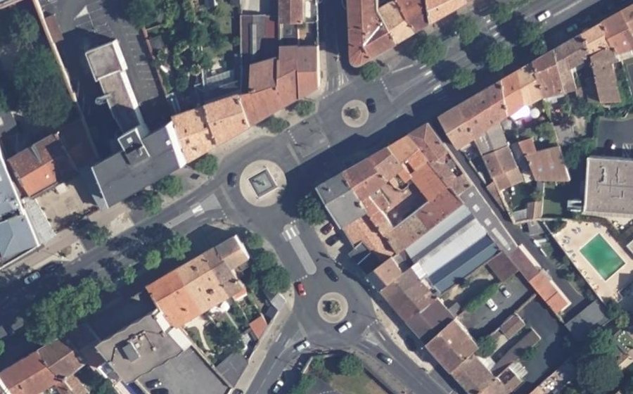 Vue aérienne du Rond-point anonyme n°38782563