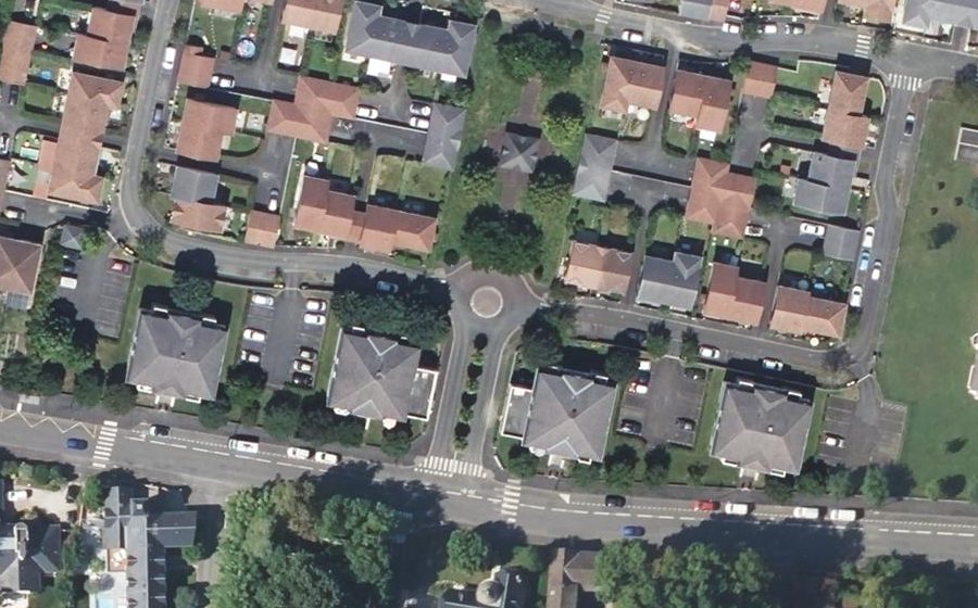 Vue aérienne du Rond-point anonyme n°38785853