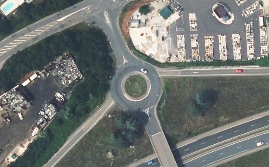 Vue aérienne du Rond-point anonyme n°38789014
